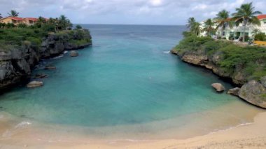 Playa Lagun Plajı Cliff Curacao, Lagun Sahili Curacao Karayipler 'de küçük bir ada
