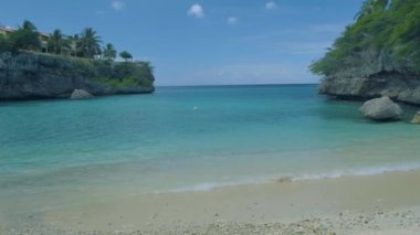 Playa Lagun Plajı Cliff Curacao, Lagun Sahili Curacao Karayipler 'de küçük bir ada
