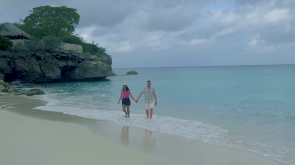 Pohled na bílou pláž Grote Knip, Curacao, Nizozemsko s modrým oceánem Curacao Caribbean Island — Stock video