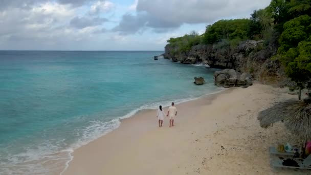 カリブ海のプラヤカルキ・カラカオ熱帯島、ビーチの上空からの眺めキュラソー島の西側にあるプラヤカルキ・オランダ領アンティル諸島 — ストック動画
