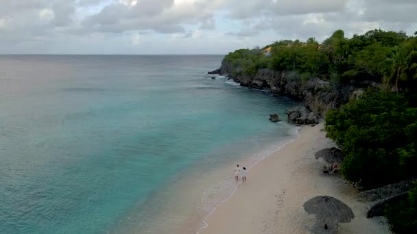 Playa Kalki Curacao isola tropicale nel mare dei Caraibi, vista aerea sulla spiaggia Playa Kalki sul lato occidentale delle Antille olandesi dei Caraibi Curacao — Video Stock