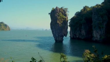 Tayland 'da Phuket yakınlarındaki James Bond adası. Ünlü şehir simgesi ve ünlü seyahat merkezi Phangnga Tayland