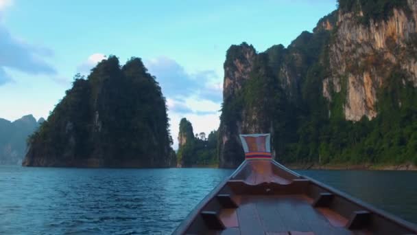 Khao Sok Thailand, longtail boat at the Khao Sok national park Thailand — 비디오