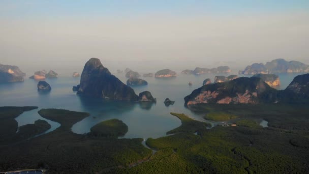 Flygfoto Phang Nga Bay, Vacker utsikt över Phang Nga Bay från Samet Nang She Viewpoint, Thailand. A — Stockvideo