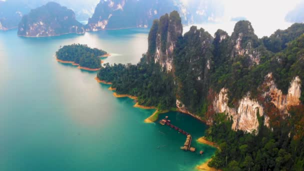 Khao Sok Tajlandia, longtail łódź w parku narodowym Khao Sok Tajlandia — Wideo stockowe