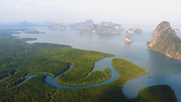 来自泰国Samet Nang She Viewpoint的空中景观Phang Nga Bay, Beautiful View of Phang Nga Bay 。A — 图库视频影像