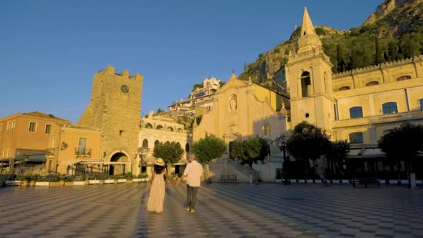 Taormina Sicilia, Belvedere di Taormina e Chiesa di San Giuseppe sulla piazza IX Aprile a Taormina. Sicilia, Italia — Video Stock
