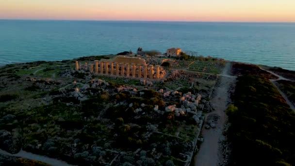 意大利西西里圣殿塞林努特，日落在塞林努特西西里考古遗址 — 图库视频影像