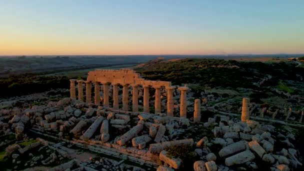 Selinunte, Templo, Sicília, Itália, pôr do sol no sítio arqueológico de Selinunte Sicilia — Vídeo de Stock