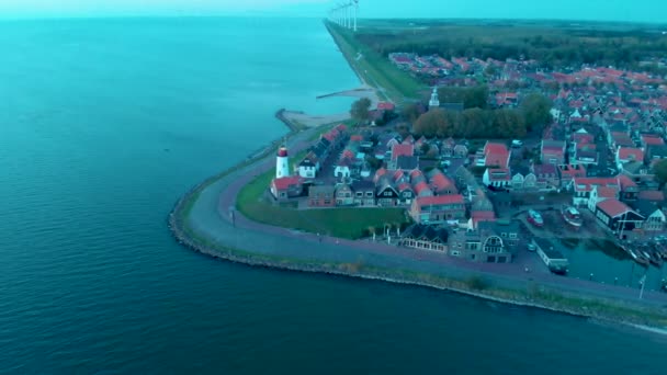 Urk Flevoland Netherlands a sunny day at the old village of Urk with fishing boats at the harbor — Stock Video