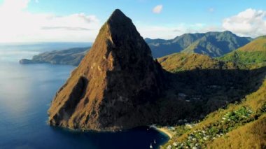 St. Lucia Karayipleri, Saint Lucia şeker plajı St Lucia dağlarında büyük pitonlar.