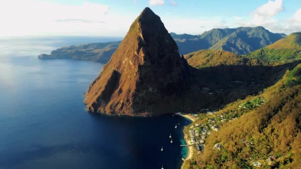 St Lucia Karibik, Obrovský pitons drone pohled na Saint Lucia cukr pláž St Lucia hory — Stock video