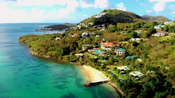 Santa Lucía Castries desde arriba con hoteles de lujo, Isla tropical de Santa Lucía — Vídeos de Stock