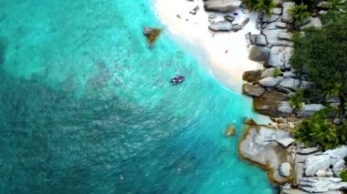 Coco Adası, La Digue Seyşeller, Seyşeller 'de lüks bir tatil sırasında tropikal plaj. Tropik plaj, La Digue Seyşeller