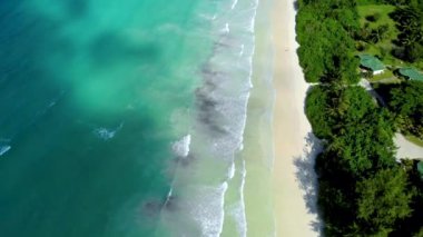 Praslin Seyşeller, Seyşeller 'de lüks bir tatil sırasında tropikal plaj. Tropik plaj Praslin Seyşeller