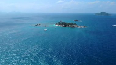 Coco Adası, La Digue Seyşeller, Seyşeller 'de lüks bir tatil sırasında tropikal plaj. Tropik plaj, La Digue Seyşeller