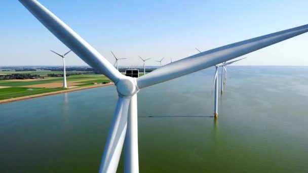 Windmühlenpark Meer Drohnen Luftaufnahme Von Windkraftanlagen Die Grüne Energie Elektrisch — Stockvideo