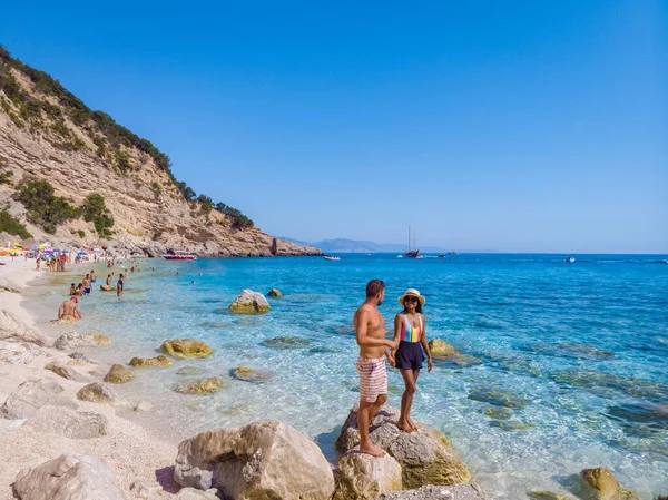 Golfo Orosei Sardina Muži Ženy Pláži Sardinie Itálie Dovolená Pro — Stock fotografie