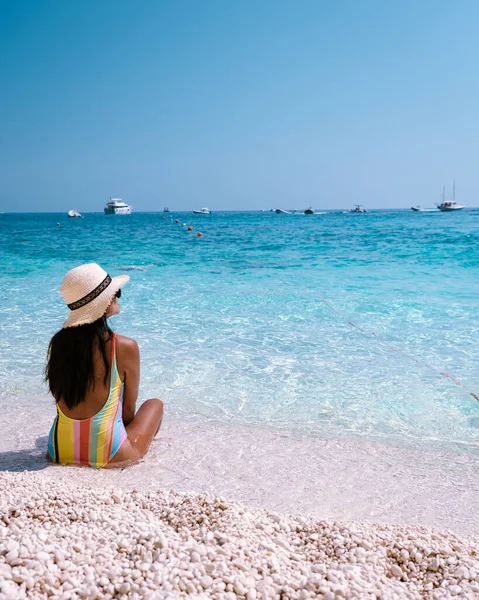Golfo Orosei Sardina Asiatische Frauen Strand Sardinien Italien Ein Junges — Stockfoto