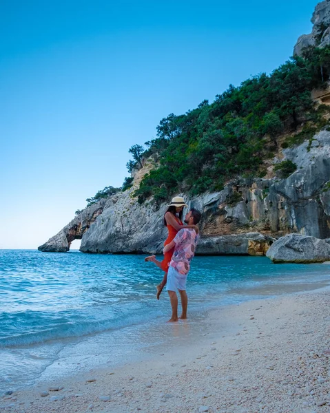 Golfo Orosei Sardina Mannen Vrouwen Het Strand Sardinië Italië Jong — Stockfoto