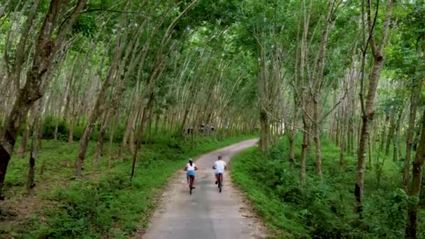 Par Homens Mulheres Bicicleta Selva Koh Yao Yai Tailândia Homens — Vídeo de Stock