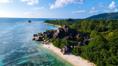 Anse Source dArgent plajı, La Digue Adası, Seyshelles, Seyshelles, La Digue Seyşeller 'in kuş bakışı görüntüsü.