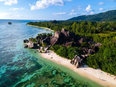 Anse Source dArgent plajı, La Digue Adası, Seyshelles, Seyshelles, La Digue Seyşeller 'in kuş bakışı görüntüsü.