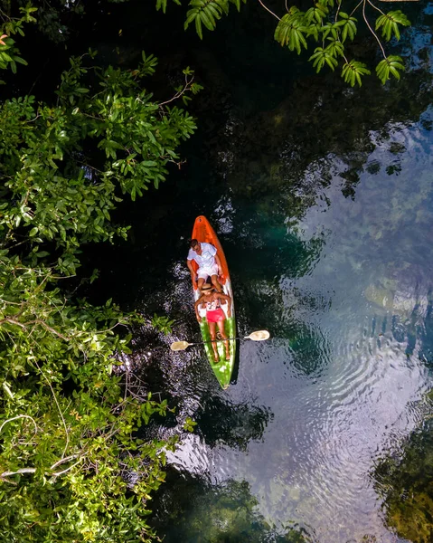 Coppia Kayak Nella Giungla Krabi Thailandia Uomini Donne Kayak Una — Foto Stock