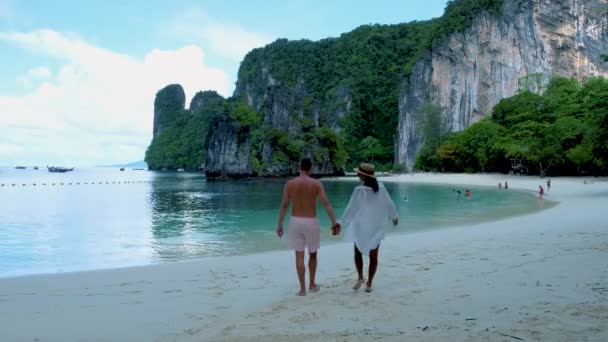 Para Mężczyzn Kobiet Plaży Koh Hong Island Krabi Tajlandia Azjatki — Wideo stockowe