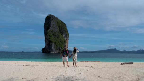 Playa Koh Poda Krabi Tailandia Par Mujeres Asiáticas Hombres Europeos — Vídeos de Stock