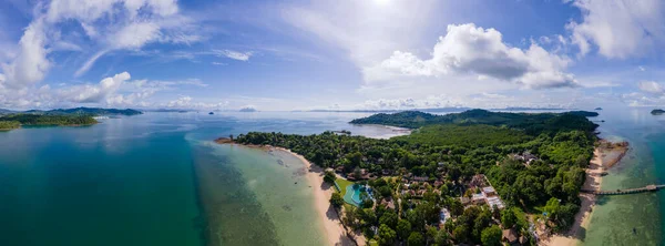 Vista Aérea Isla Naka Cerca Phuket Tailandia Una Isla Tropical — Foto de Stock