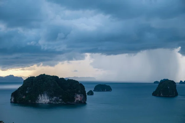 Krabi Ταϊλάνδη Σκούρο Ουρανό Βροχή Πάνω Από Τον Ωκεανό Από — Φωτογραφία Αρχείου