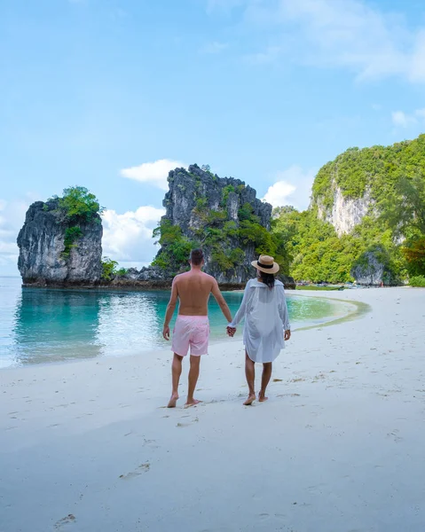 Koh Hong Island Krabi Thailand Een Paar Mannen Vrouwen Het — Stockfoto