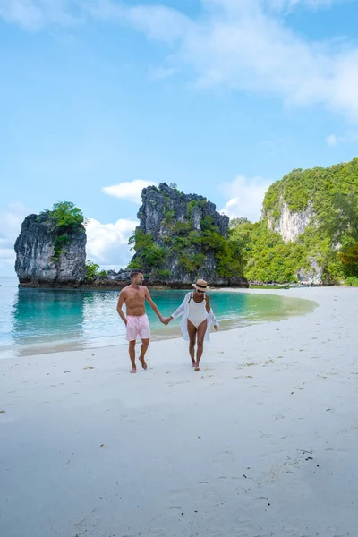 Koh Hong Adası Krabi Tayland Koh Hong Plajında Bir Çift — Stok fotoğraf