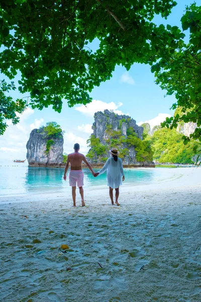 Koh Hong Island Krabi Thailand Couple Men Women Beach Koh — 스톡 사진