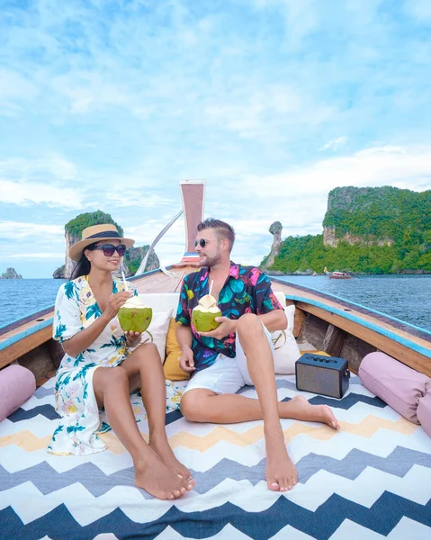 Luxus Longtail Boot Krabi Thailand Paar Mann Und Frau Auf — Stockfoto
