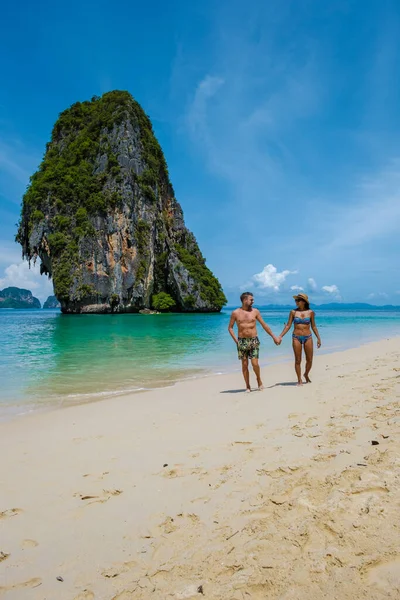 Railay Beach Krabi Tailândia Praia Tropical Railay Krabi Par Homens — Fotografia de Stock