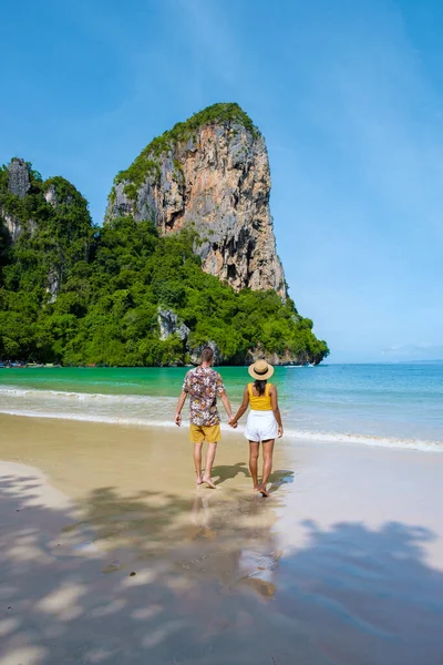 Railay Beach Krabi Thailand Tropical Beach Railay Krabi Couple Men — Stock Photo, Image