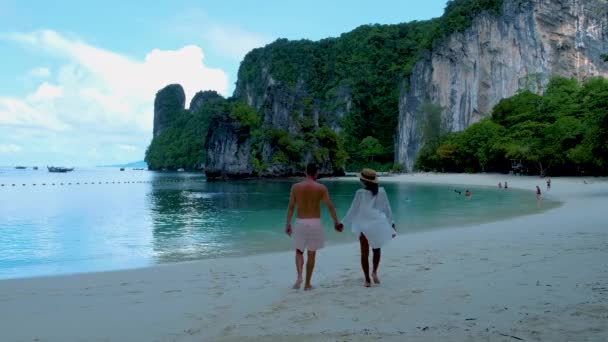 Koh Hong Island Krabi Tajlandia Para Mężczyzn Kobiet Plaży Koh — Wideo stockowe