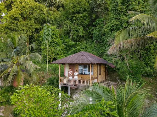 Пляж Railay Beach Таиланде Пляж Рюкзаком Джунглях Красивая Бамбуковая Хижина — стоковое фото