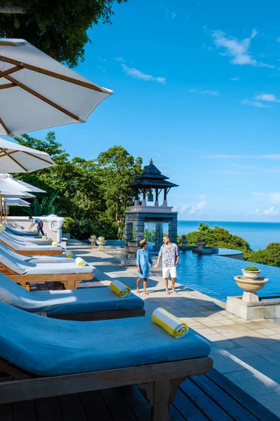 Koh Lanta Thailand Juni 2022 Luxe Strandstoelen Bij Het Zwembad — Stockfoto