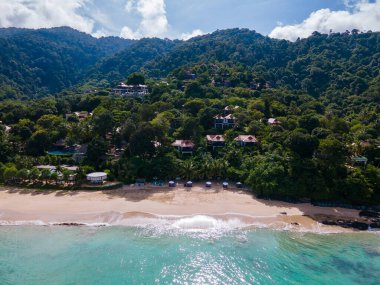 Ko Lanta Krabi Tayland, Koh Lanta Tayland 'da tropikal beyaz plaj, tropikal ada, deniz manzaralı insansız hava aracı.. 