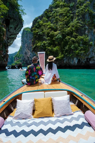 Luksus Longtail Båd Krabi Thailand Par Mand Kvinde Tur Den - Stock-foto