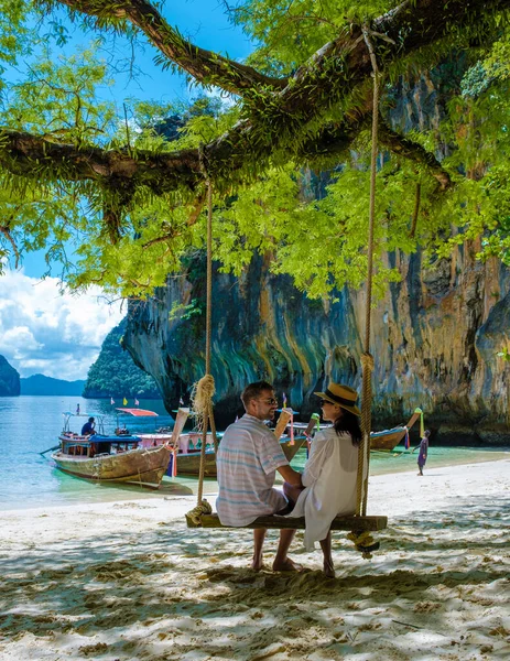 홍크라 비근처의 아름다운 해변에는 보트가 해변에는 아시아 이있다 — 스톡 사진