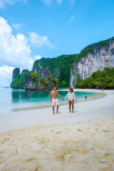 Koh Hong Island Krabi Tailandia Par Hombres Mujeres Playa Koh — Foto de Stock