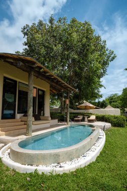 Okyanusa bakan sonsuzluk havuzu, lüks tatil, özel havuz villası
