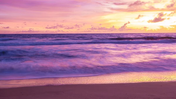 Sonnenuntergang Strand Von Phuket Thailand Farbenfroher Sonnenuntergang Während Der Monsun — Stockfoto