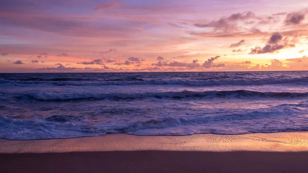 Захід Сонця Пляжі Пхукет Таїланд Яскравий Захід Сонця Під Час — стокове фото