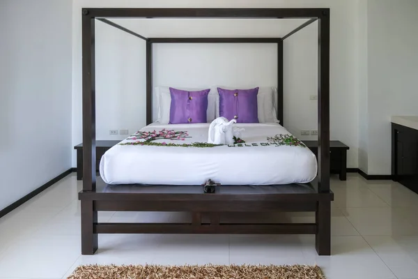 Asian Bright Cozy Modern Bedroom Double Bed — Foto de Stock