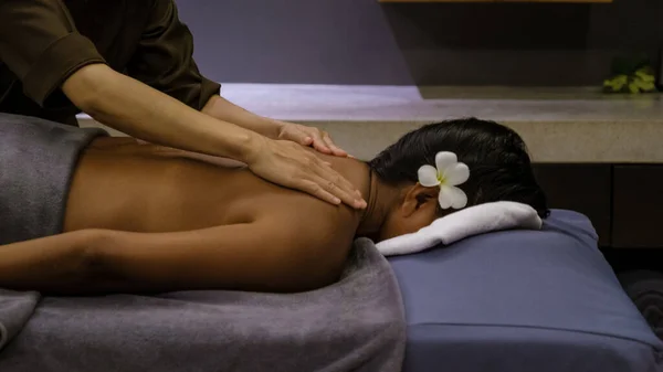 Asian Woman Getting Thai Massage Wellness Spa — Foto de Stock